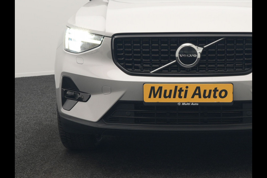 Volvo XC40 T5 Ultimate Dark PHEV 262pk Dealer O.H. | Trekhaak Af Fabriek | Panodak | Camera | Harman / Kardon | Alcantara Sportstoelen Memory & Verwarmd | Apple Carplay | Navigatie | Stuur Verwarmd | Keyless | DAB | Virtual | 19"L.M |