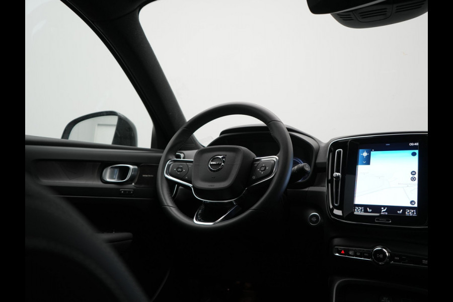 Volvo XC40 T5 Ultimate Dark PHEV 262pk Dealer O.H. | Trekhaak Af Fabriek | Panodak | Camera | Harman / Kardon | Alcantara Sportstoelen Memory & Verwarmd | Apple Carplay | Navigatie | Stuur Verwarmd | Keyless | DAB | Virtual | 19"L.M |