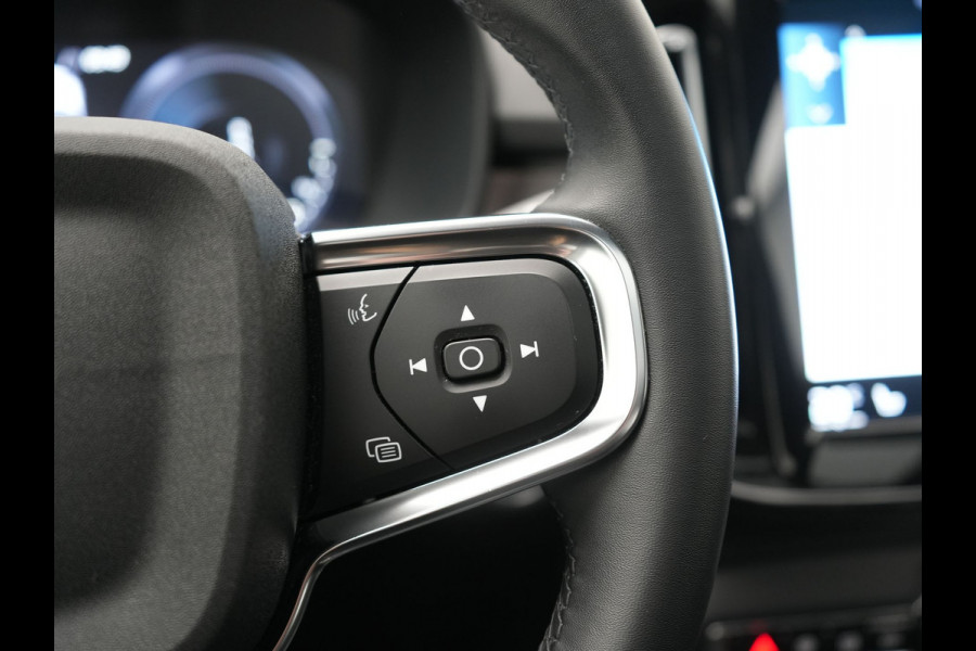 Volvo XC40 T5 Ultimate Dark PHEV 262pk Dealer O.H. | Trekhaak Af Fabriek | Panodak | Camera | Harman / Kardon | Alcantara Sportstoelen Memory & Verwarmd | Apple Carplay | Navigatie | Stuur Verwarmd | Keyless | DAB | Virtual | 19"L.M |