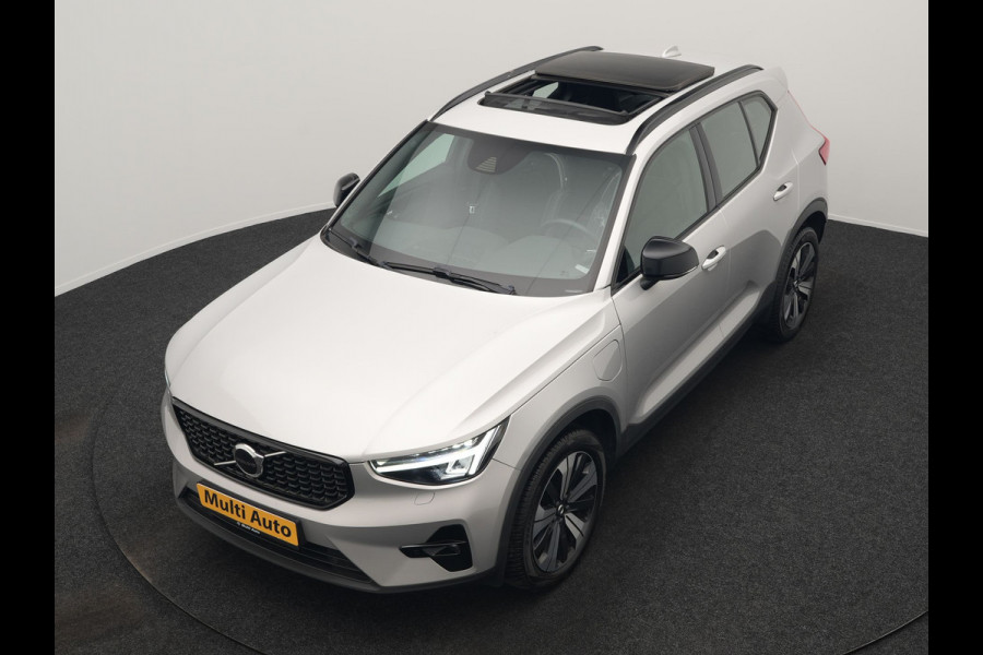 Volvo XC40 T5 Ultimate Dark PHEV 262pk Dealer O.H. | Trekhaak Af Fabriek | Panodak | Camera | Harman / Kardon | Alcantara Sportstoelen Memory & Verwarmd | Apple Carplay | Navigatie | Stuur Verwarmd | Keyless | DAB | Virtual | 19"L.M |