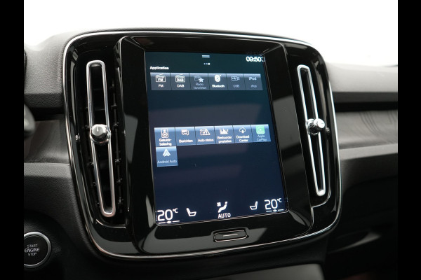 Volvo XC40 T5 Ultimate Dark PHEV 262pk Dealer O.H. | Trekhaak Af Fabriek | Panodak | Camera | Harman / Kardon | Alcantara Sportstoelen Memory & Verwarmd | Apple Carplay | Navigatie | Stuur Verwarmd | Keyless | DAB | Virtual | 19"L.M |