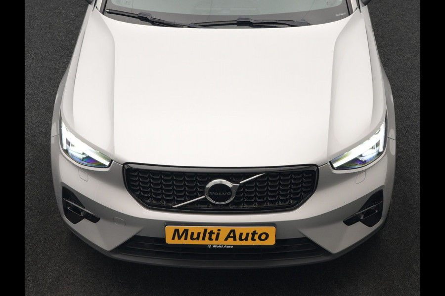 Volvo XC40 T5 Ultimate Dark PHEV 262pk Dealer O.H. | Trekhaak Af Fabriek | Panodak | Camera | Harman / Kardon | Alcantara Sportstoelen Memory & Verwarmd | Apple Carplay | Navigatie | Stuur Verwarmd | Keyless | DAB | Virtual | 19"L.M |