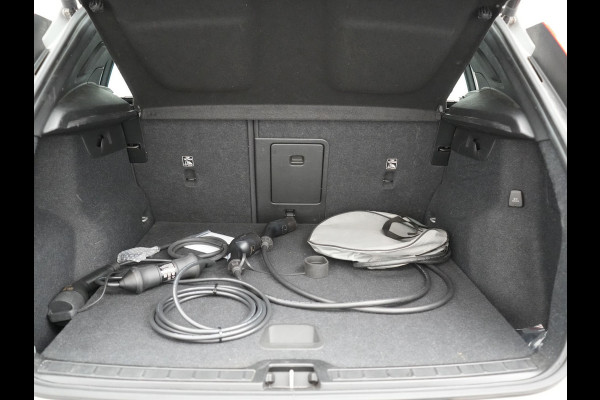 Volvo XC40 T5 Ultimate Dark PHEV 262pk Dealer O.H. | Trekhaak Af Fabriek | Panodak | Camera | Harman / Kardon | Alcantara Sportstoelen Memory & Verwarmd | Apple Carplay | Navigatie | Stuur Verwarmd | Keyless | DAB | Virtual | 19"L.M |