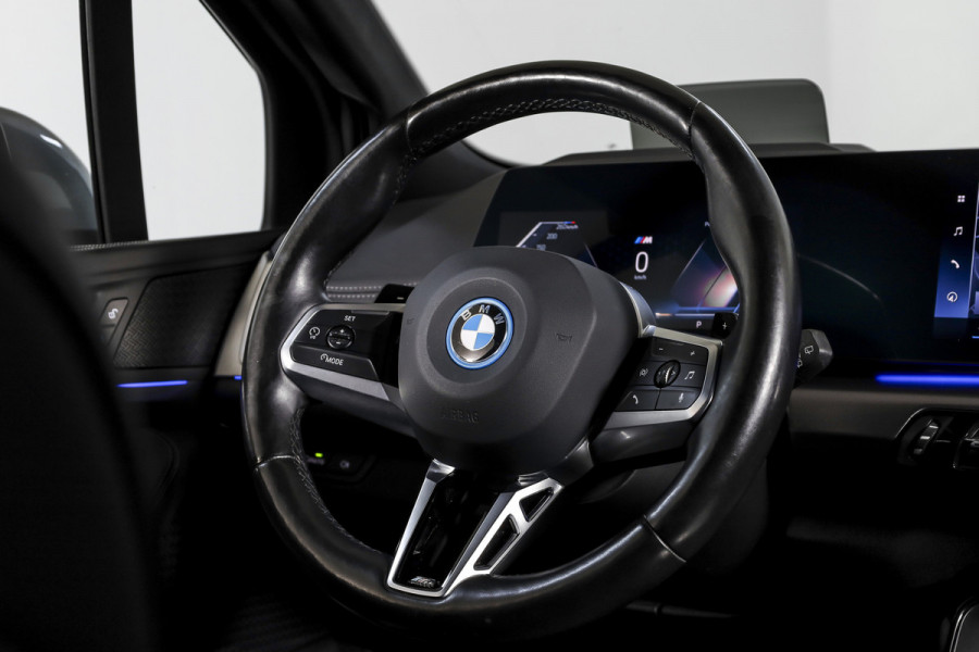 BMW 2 Serie Active Tourer 225e xDrive 245 PK M-Sport - Automaat Org. NL | S/K-Panodak | Shadow Line | Innovation Pakket | Dig. Cockpit | Adapt. Cruise | 360 Camera | NAV + App. Connect | ECC | Elek. Klep | Elek. Trekhaak | LM19" |