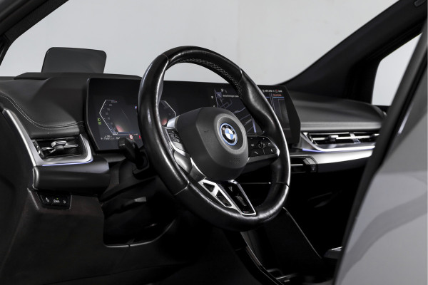 BMW 2 Serie Active Tourer 225e xDrive 245 PK M-Sport - Automaat Org. NL | S/K-Panodak | Shadow Line | Innovation Pakket | Dig. Cockpit | Adapt. Cruise | 360 Camera | NAV + App. Connect | ECC | Elek. Klep | Elek. Trekhaak | LM19" |
