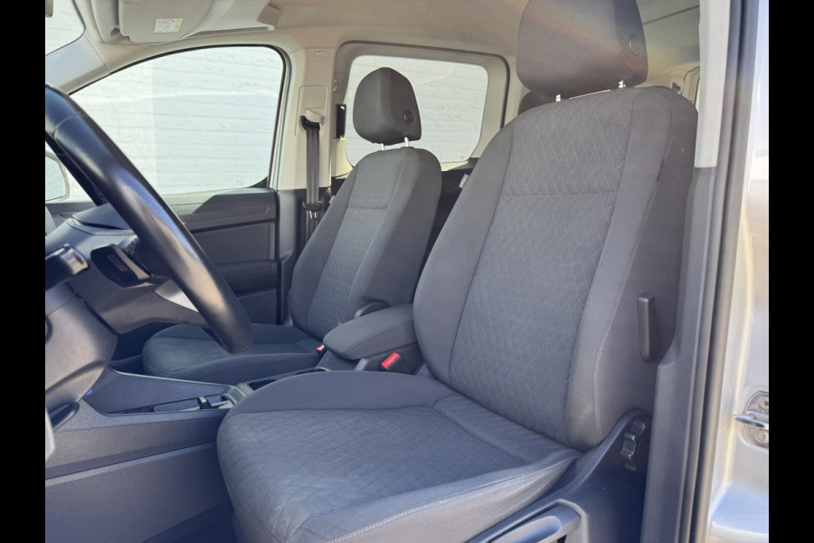 Volkswagen Caddy Maxi 1.5 TSI 7p Automaat Cruise Clima Camera + PDC V+A Trekhaak Carplay Dab+