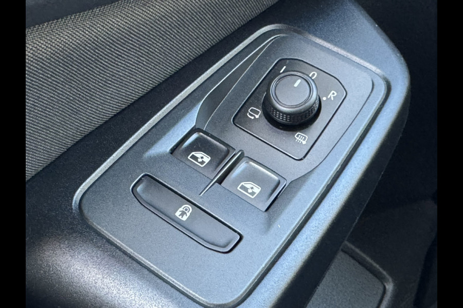 Volkswagen Caddy Maxi 1.5 TSI 7p Automaat Cruise Clima Camera + PDC V+A Trekhaak Carplay Dab+