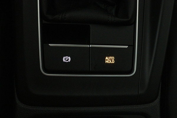 Volkswagen Golf 1.5 TSI Style (CARPLAY, CAMERA, MASSAGE STOELEN, ADAPTIVE CRUISE, CARPLAY, GOED ONDERHOUDEN)
