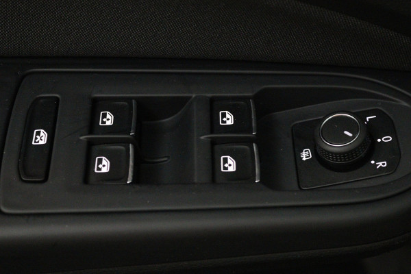 Volkswagen Golf 1.5 TSI Style (CARPLAY, CAMERA, MASSAGE STOELEN, ADAPTIVE CRUISE, CARPLAY, GOED ONDERHOUDEN)