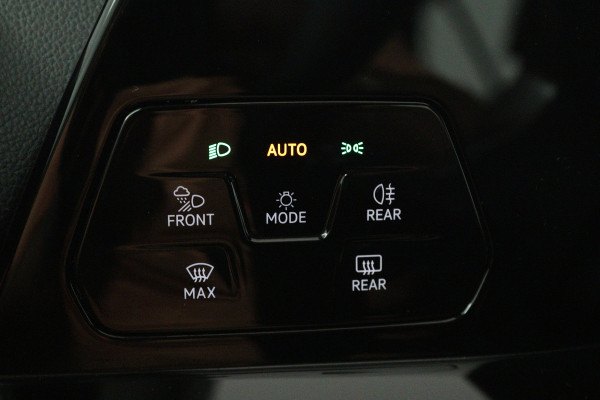 Volkswagen Golf 1.5 TSI Style (CARPLAY, CAMERA, MASSAGE STOELEN, ADAPTIVE CRUISE, CARPLAY, GOED ONDERHOUDEN)