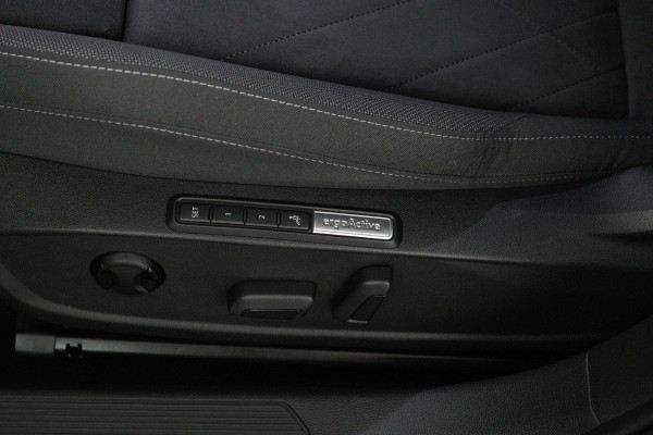 Volkswagen Golf 1.5 TSI Style (CARPLAY, CAMERA, MASSAGE STOELEN, ADAPTIVE CRUISE, CARPLAY, GOED ONDERHOUDEN)