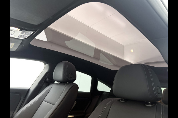 Mercedes-Benz CLA-Klasse Shooting Brake 200 Business Solution AMG 58 kWh | Premium Pakket | Winterpakket | Nightpakket | Trekhaak | MBUX Augmented Reality navigatie | Smartphone integratie | Vast panoramadak | Massagefunctie | Warmtewerend, donkergetint glas |