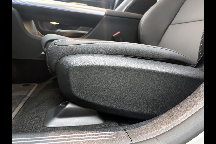 Mercedes-Benz CLA-Klasse Shooting Brake 200 Business Solution AMG 58 kWh | Premium Pakket | Winterpakket | Nightpakket | Trekhaak | MBUX Augmented Reality navigatie | Smartphone integratie | Vast panoramadak | Massagefunctie | Warmtewerend, donkergetint glas |
