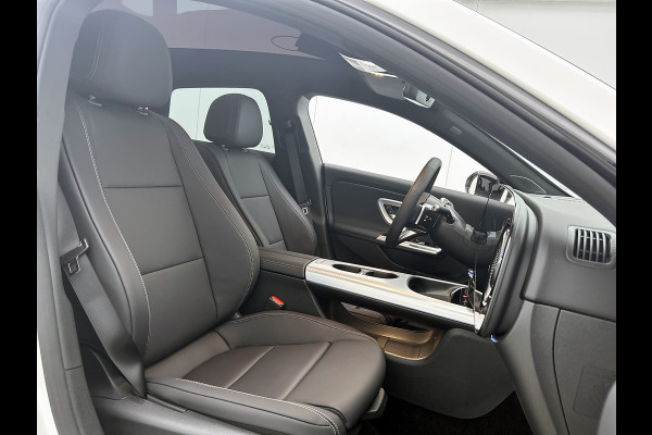 Mercedes-Benz CLA-Klasse Shooting Brake 200 Business Solution AMG 58 kWh | Premium Pakket | Winterpakket | Nightpakket | Trekhaak | MBUX Augmented Reality navigatie | Smartphone integratie | Vast panoramadak | Massagefunctie | Warmtewerend, donkergetint glas |