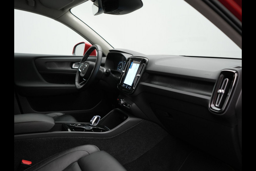 Volvo XC40 T5 Plus Bright PHEV 262pk Dealer O.H. | Trekhaak Af Fabriek | Adaptive Cruise | 360 Camera | Harman / Kardon | Lederen Sportstoelen Memory & Verwarmd | Stuur Verwarmd | Keyless | Blis | Apple Carplay | Navigatie | DAB | Plug In Hybrid |