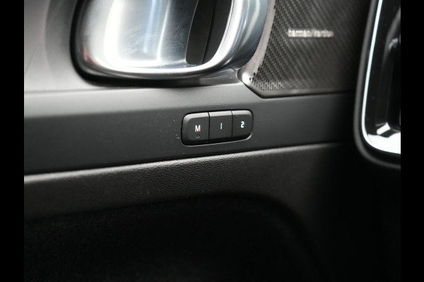 Volvo XC40 T5 Plus Bright PHEV 262pk Dealer O.H. | Trekhaak Af Fabriek | Adaptive Cruise | 360 Camera | Harman / Kardon | Lederen Sportstoelen Memory & Verwarmd | Stuur Verwarmd | Keyless | Blis | Apple Carplay | Navigatie | DAB | Plug In Hybrid |