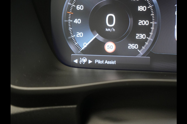 Volvo XC40 T5 Plus Bright PHEV 262pk Dealer O.H. | Trekhaak Af Fabriek | Adaptive Cruise | 360 Camera | Harman / Kardon | Lederen Sportstoelen Memory & Verwarmd | Stuur Verwarmd | Keyless | Blis | Apple Carplay | Navigatie | DAB | Plug In Hybrid |