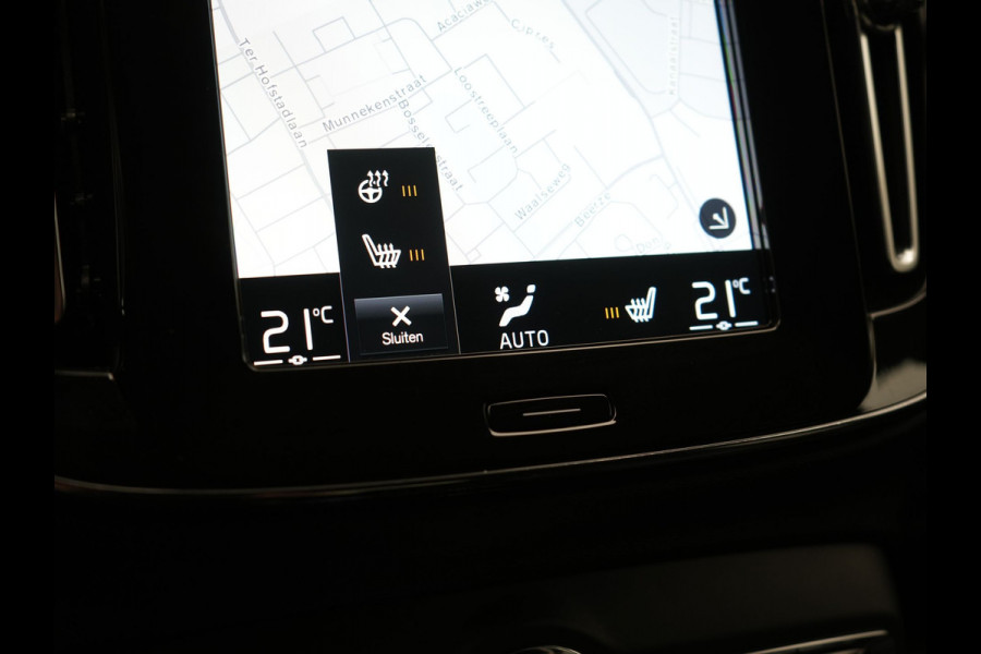 Volvo XC40 T5 Plus Bright PHEV 262pk Dealer O.H. | Trekhaak Af Fabriek | Adaptive Cruise | 360 Camera | Harman / Kardon | Lederen Sportstoelen Memory & Verwarmd | Stuur Verwarmd | Keyless | Blis | Apple Carplay | Navigatie | DAB | Plug In Hybrid |
