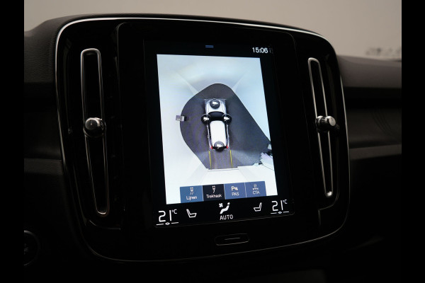 Volvo XC40 T5 Plus Bright PHEV 262pk Dealer O.H. | Trekhaak Af Fabriek | Adaptive Cruise | 360 Camera | Harman / Kardon | Lederen Sportstoelen Memory & Verwarmd | Stuur Verwarmd | Keyless | Blis | Apple Carplay | Navigatie | DAB | Plug In Hybrid |