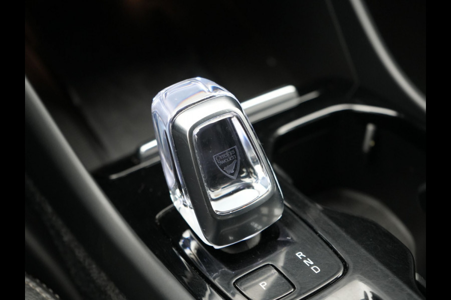 Volvo XC40 T5 Plus Bright PHEV 262pk Dealer O.H. | Trekhaak Af Fabriek | Adaptive Cruise | 360 Camera | Harman / Kardon | Lederen Sportstoelen Memory & Verwarmd | Stuur Verwarmd | Keyless | Blis | Apple Carplay | Navigatie | DAB | Plug In Hybrid |
