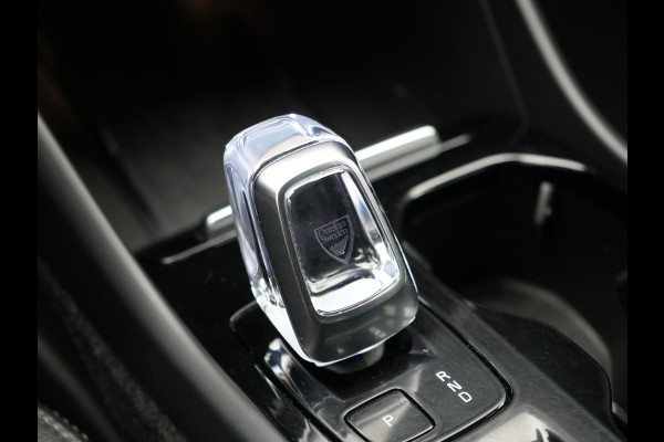 Volvo XC40 T5 Plus Bright PHEV 262pk Dealer O.H. | Trekhaak Af Fabriek | Adaptive Cruise | 360 Camera | Harman / Kardon | Lederen Sportstoelen Memory & Verwarmd | Stuur Verwarmd | Keyless | Blis | Apple Carplay | Navigatie | DAB | Plug In Hybrid |