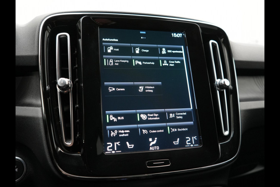 Volvo XC40 T5 Plus Bright PHEV 262pk Dealer O.H. | Trekhaak Af Fabriek | Adaptive Cruise | 360 Camera | Harman / Kardon | Lederen Sportstoelen Memory & Verwarmd | Stuur Verwarmd | Keyless | Blis | Apple Carplay | Navigatie | DAB | Plug In Hybrid |
