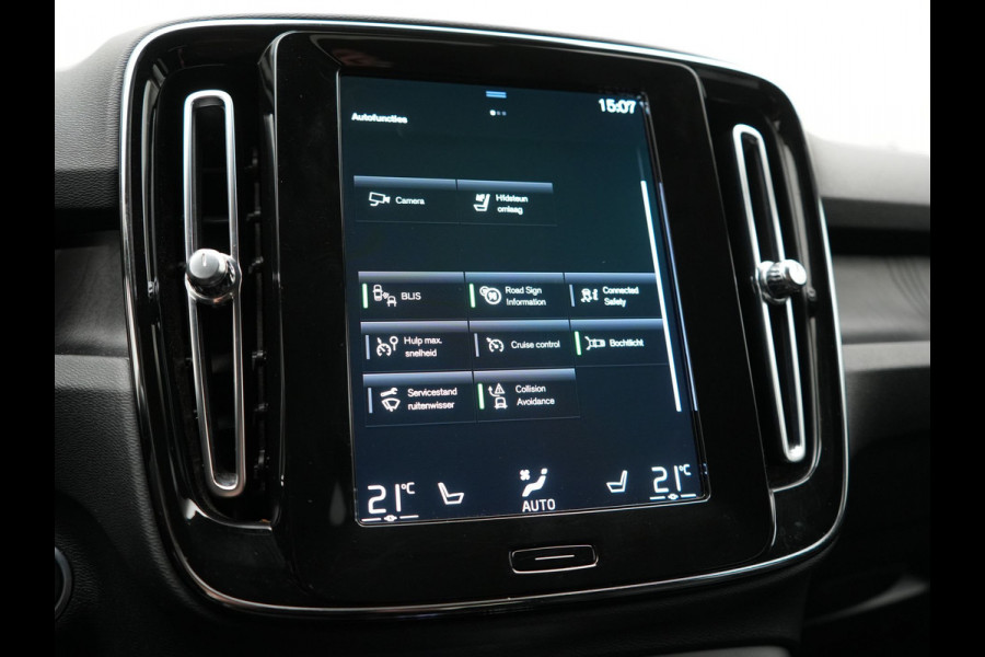 Volvo XC40 T5 Plus Bright PHEV 262pk Dealer O.H. | Trekhaak Af Fabriek | Adaptive Cruise | 360 Camera | Harman / Kardon | Lederen Sportstoelen Memory & Verwarmd | Stuur Verwarmd | Keyless | Blis | Apple Carplay | Navigatie | DAB | Plug In Hybrid |