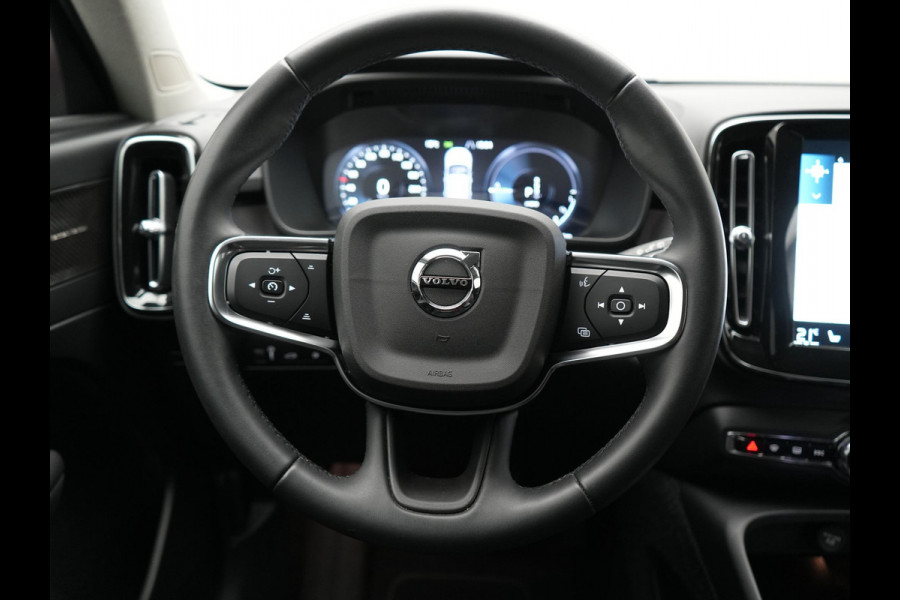 Volvo XC40 T5 Plus Bright PHEV 262pk Dealer O.H. | Trekhaak Af Fabriek | Adaptive Cruise | 360 Camera | Harman / Kardon | Lederen Sportstoelen Memory & Verwarmd | Stuur Verwarmd | Keyless | Blis | Apple Carplay | Navigatie | DAB | Plug In Hybrid |