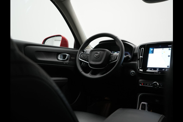 Volvo XC40 T5 Plus Bright PHEV 262pk Dealer O.H. | Trekhaak Af Fabriek | Adaptive Cruise | 360 Camera | Harman / Kardon | Lederen Sportstoelen Memory & Verwarmd | Stuur Verwarmd | Keyless | Blis | Apple Carplay | Navigatie | DAB | Plug In Hybrid |