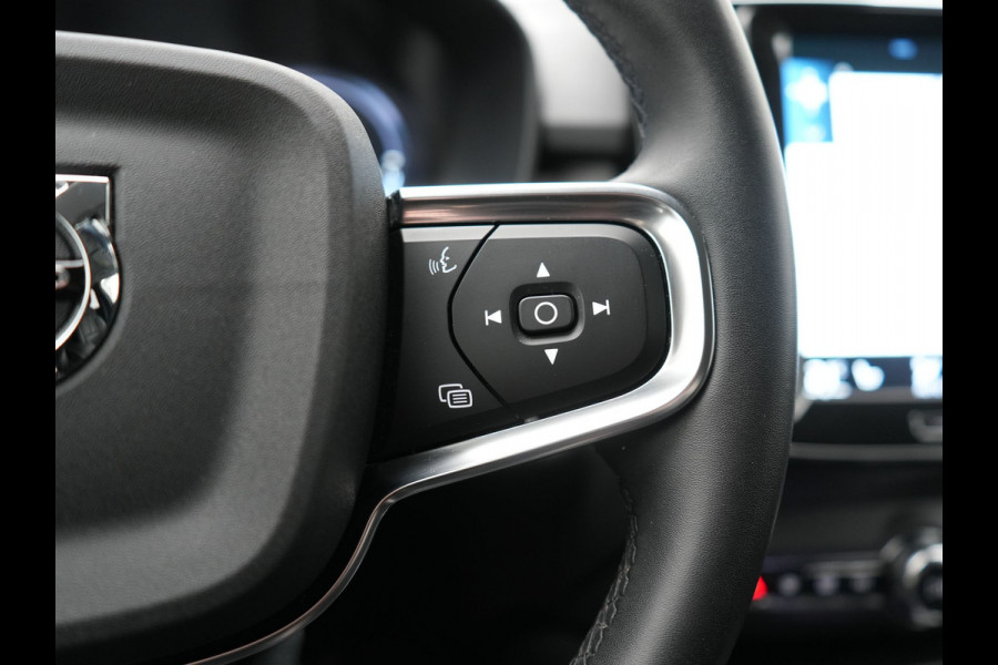 Volvo XC40 T5 Plus Bright PHEV 262pk Dealer O.H. | Trekhaak Af Fabriek | Adaptive Cruise | 360 Camera | Harman / Kardon | Lederen Sportstoelen Memory & Verwarmd | Stuur Verwarmd | Keyless | Blis | Apple Carplay | Navigatie | DAB | Plug In Hybrid |