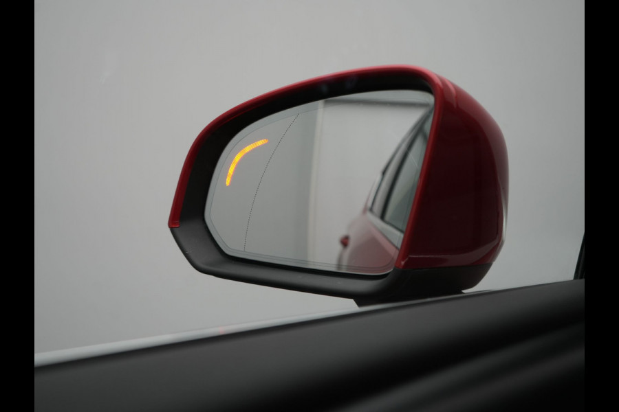 Volvo XC40 T5 Plus Bright PHEV 262pk Dealer O.H. | Trekhaak Af Fabriek | Adaptive Cruise | 360 Camera | Harman / Kardon | Lederen Sportstoelen Memory & Verwarmd | Stuur Verwarmd | Keyless | Blis | Apple Carplay | Navigatie | DAB | Plug In Hybrid |