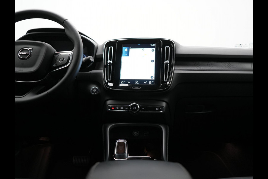 Volvo XC40 T5 Plus Bright PHEV 262pk Dealer O.H. | Trekhaak Af Fabriek | Adaptive Cruise | 360 Camera | Harman / Kardon | Lederen Sportstoelen Memory & Verwarmd | Stuur Verwarmd | Keyless | Blis | Apple Carplay | Navigatie | DAB | Plug In Hybrid |