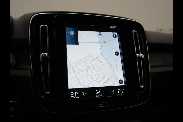 Volvo XC40 T5 Plus Bright PHEV 262pk Dealer O.H. | Trekhaak Af Fabriek | Adaptive Cruise | 360 Camera | Harman / Kardon | Lederen Sportstoelen Memory & Verwarmd | Stuur Verwarmd | Keyless | Blis | Apple Carplay | Navigatie | DAB | Plug In Hybrid |