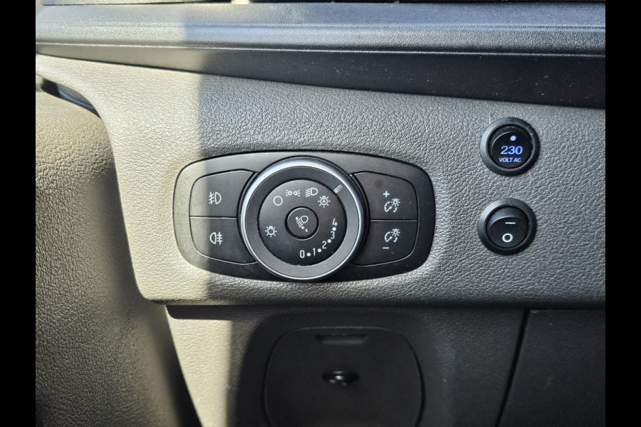 Ford Transit Custom 300 2.0 TDCI L2H1 Trend Trekhaak | Ingerichte laadruimte met omvormer | Camera | Cruise control | Lane assist | Nette auto!