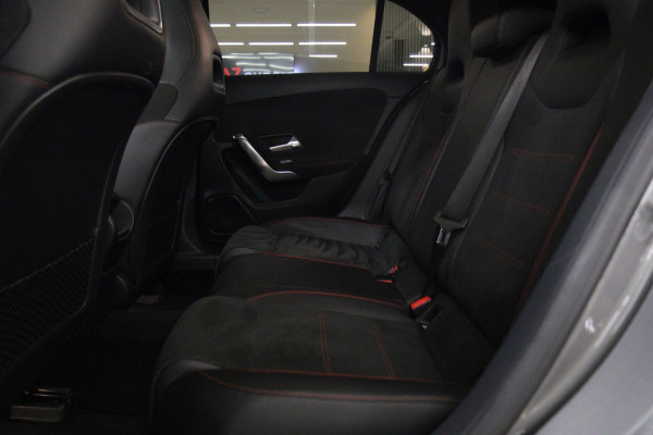 Mercedes-Benz A-Klasse 200 Business Solution AMG Pano/Carplay/Sfeerver/Acc/Stoelver/Cam/VOL