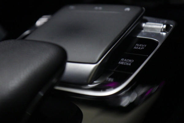 Mercedes-Benz A-Klasse 200 Business Solution AMG Pano/Carplay/Sfeerver/Acc/Stoelver/Cam/VOL
