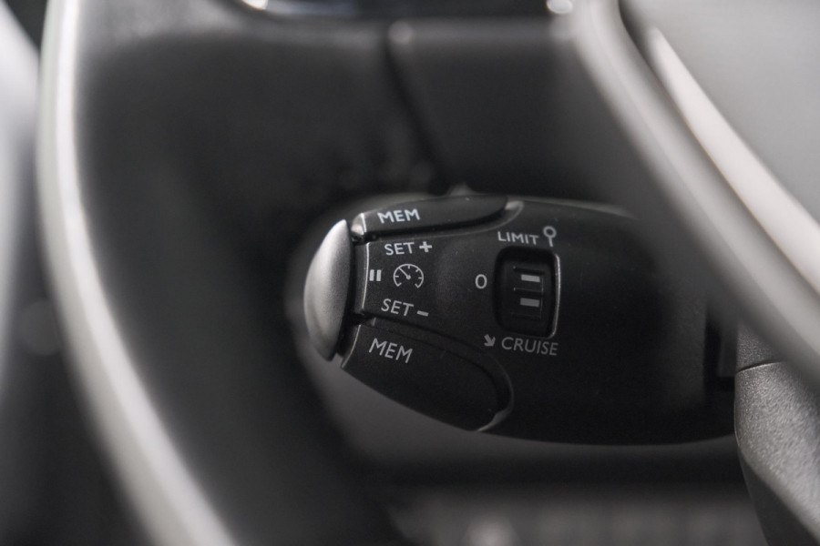 Peugeot 2008 PureTech 130 Blue Lease Allure | Camera | Navigatie | Parkeersensoren | Apple Carplay