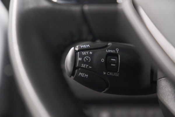 Peugeot 2008 PureTech 130 Blue Lease Allure | Camera | Navigatie | Parkeersensoren | Apple Carplay