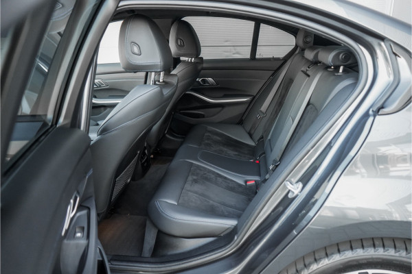 BMW 3-serie 330e High Executive M-Sport Parkeerhulp M-Remmen CarPlay