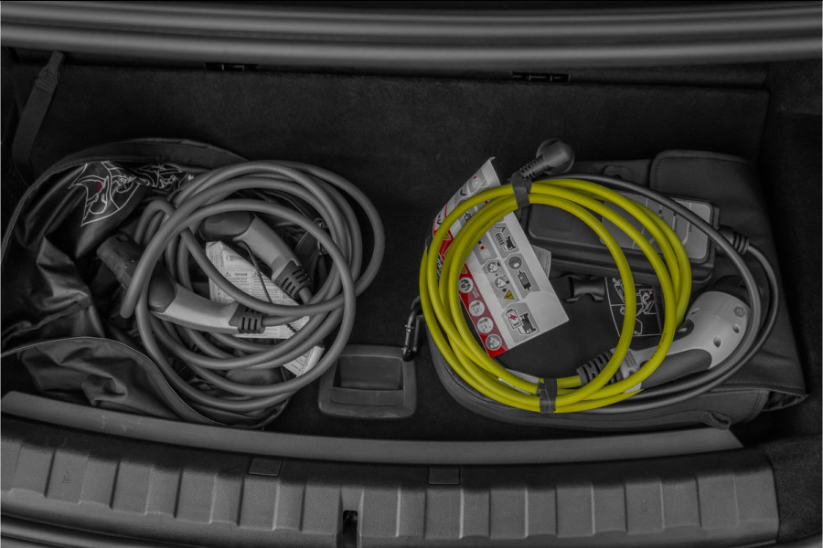 BMW 3-serie 330e High Executive M-Sport Parkeerhulp M-Remmen CarPlay
