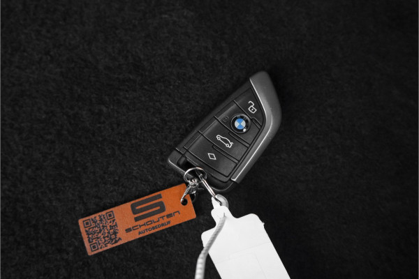 BMW 3-serie 330e High Executive M-Sport Parkeerhulp M-Remmen CarPlay