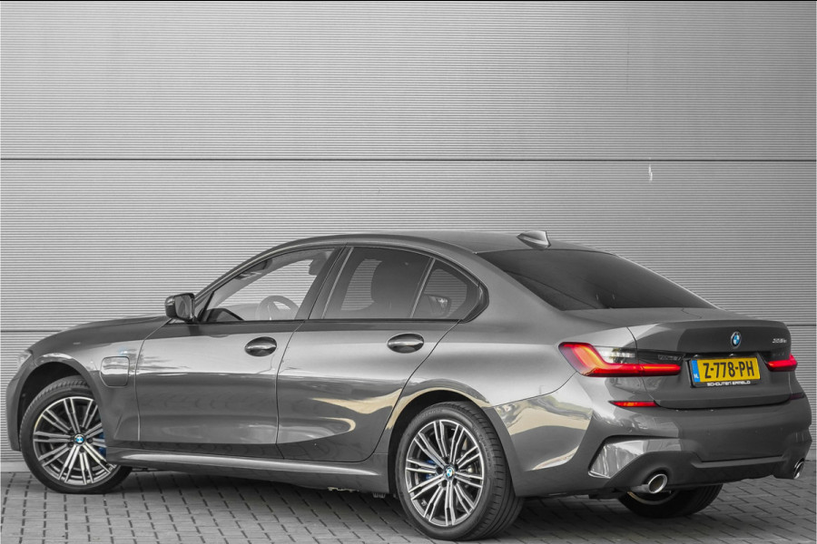 BMW 3-serie 330e High Executive M-Sport Parkeerhulp M-Remmen CarPlay