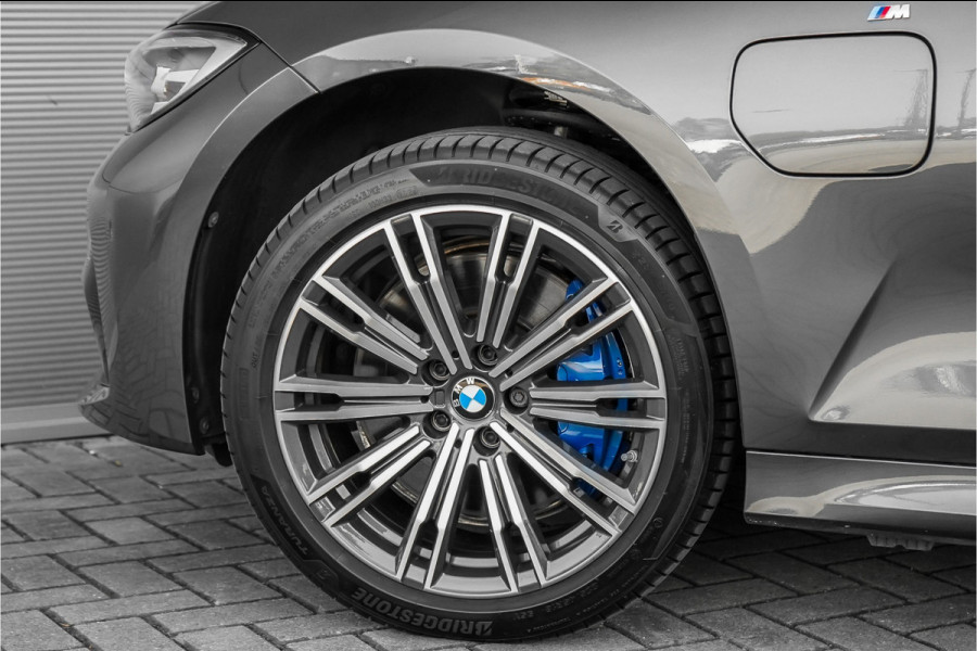 BMW 3-serie 330e High Executive M-Sport Parkeerhulp M-Remmen CarPlay