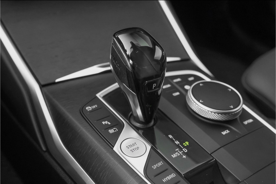 BMW 3-serie 330e High Executive M-Sport Parkeerhulp M-Remmen CarPlay