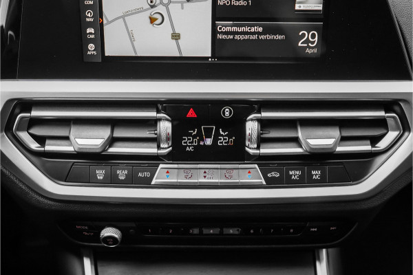 BMW 3-serie 330e High Executive M-Sport Parkeerhulp M-Remmen CarPlay