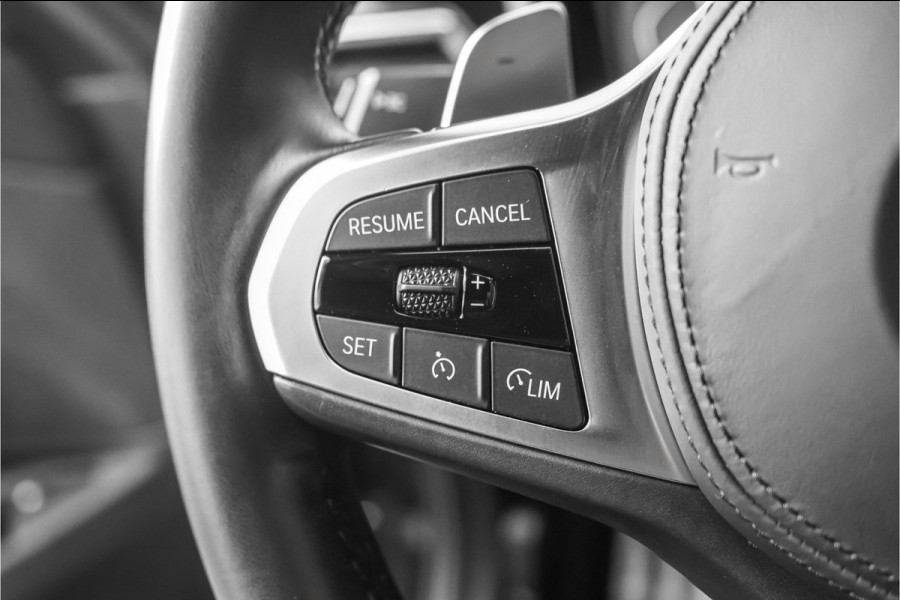 BMW 3-serie 330e High Executive M-Sport Parkeerhulp M-Remmen CarPlay