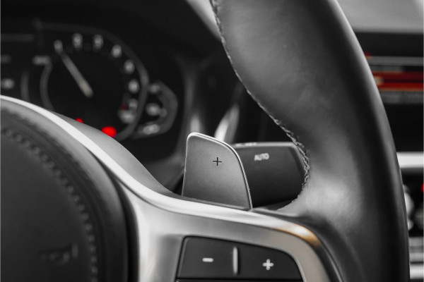 BMW 3-serie 330e High Executive M-Sport Parkeerhulp M-Remmen CarPlay