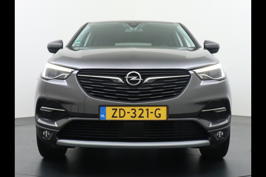 Opel Grandland X T131PK Apple Carplay Android Auto Camera PDC Navi AGR Keyless 19" DAB+ ECC Bluetooth 1/2 Leer Privacy Glas LMVRegen-Licht Sensor Isofix 100% Dealer Onderhouden Business Executive Orig.NLse auto
