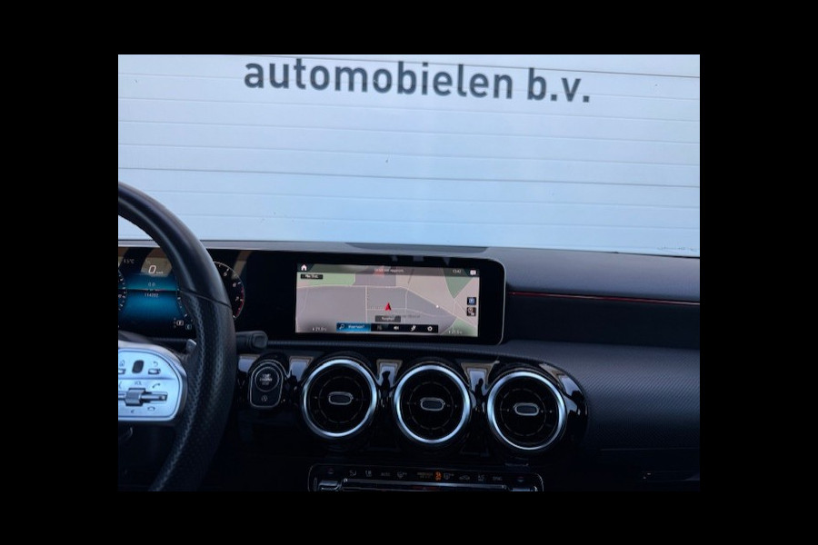 Mercedes-Benz A-Klasse 200 AMG -Dealer onderhouden-Panorama