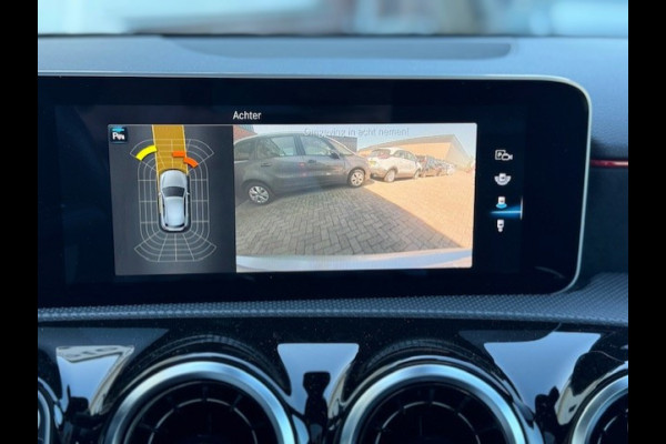 Mercedes-Benz A-Klasse 200 AMG -Dealer onderhouden-Panorama